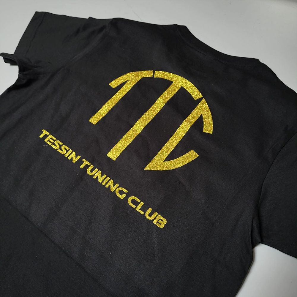 Lavoro di Magliette e abbigliamento personalizzato in Ticino realizzato da VAM Deco in Ticino (foto 3)