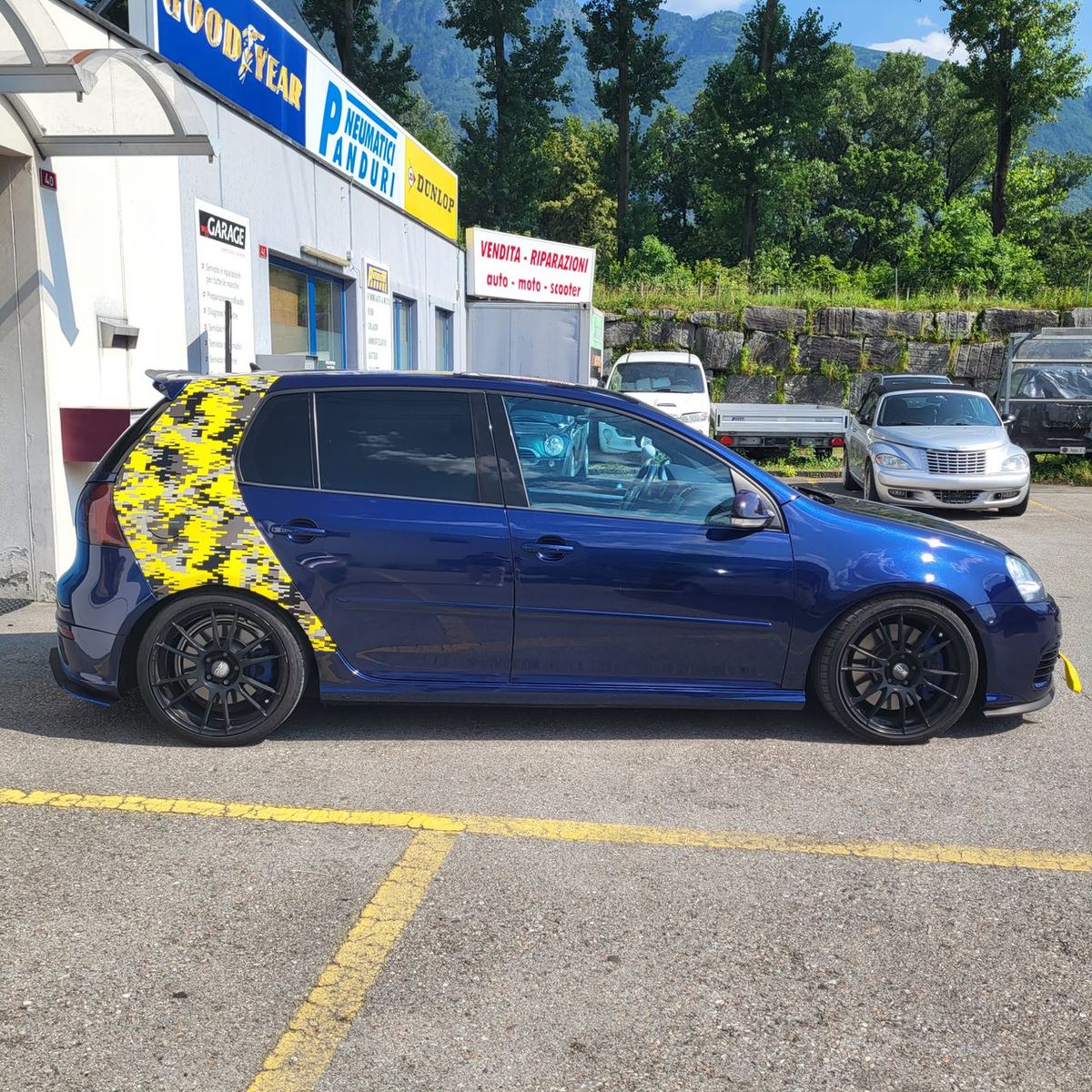 Lavoro di Oscuramento vetri auto in Ticino realizzato da VAM Deco in Ticino (foto 2)