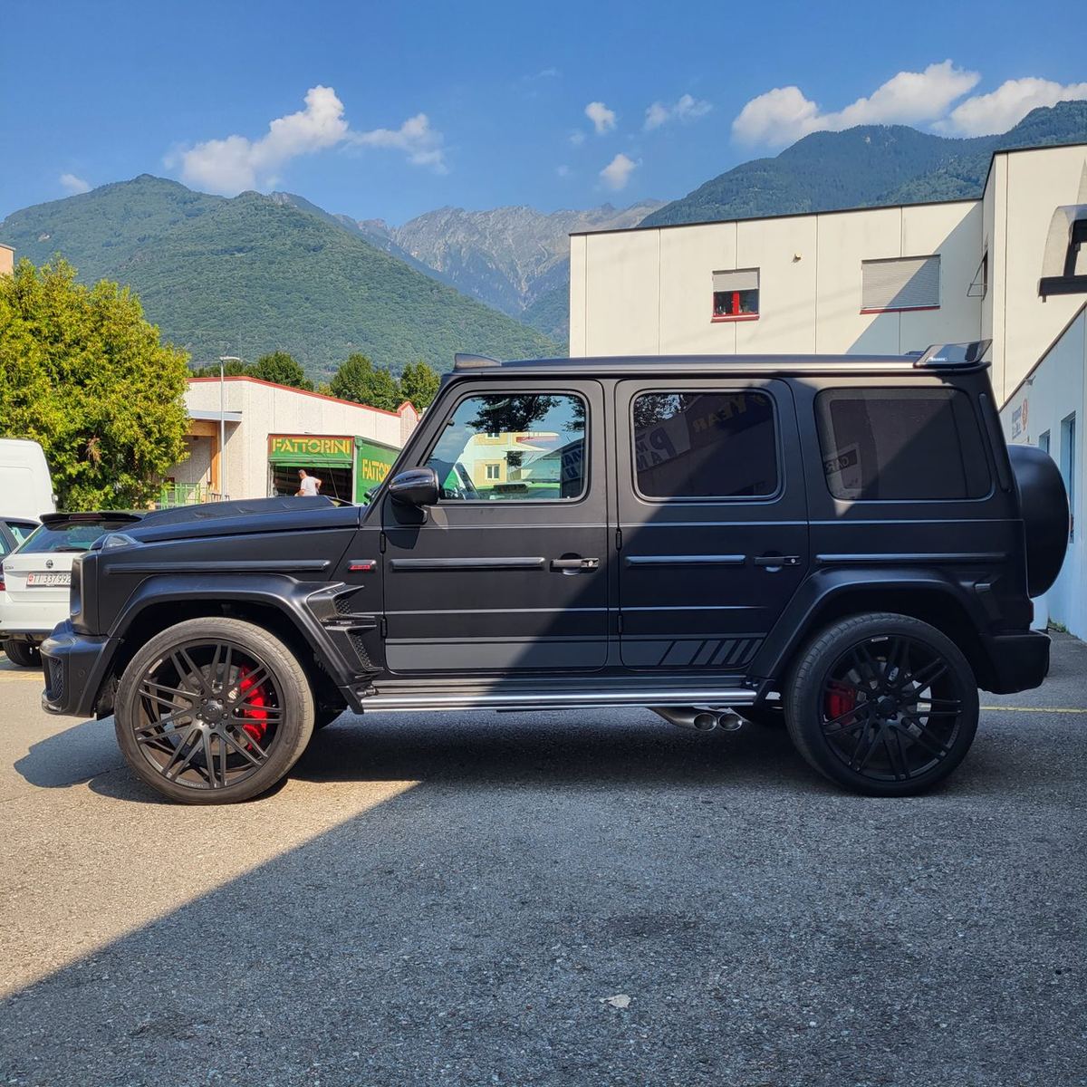 Lavoro di Oscuramento vetri auto in Ticino realizzato da VAM Deco in Ticino (foto 9)