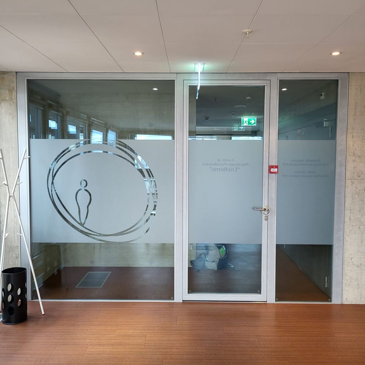 Lavoro di Pellicole opache e satinate per la privacy in Ticino realizzato da VAM Deco in Ticino (foto 10)
