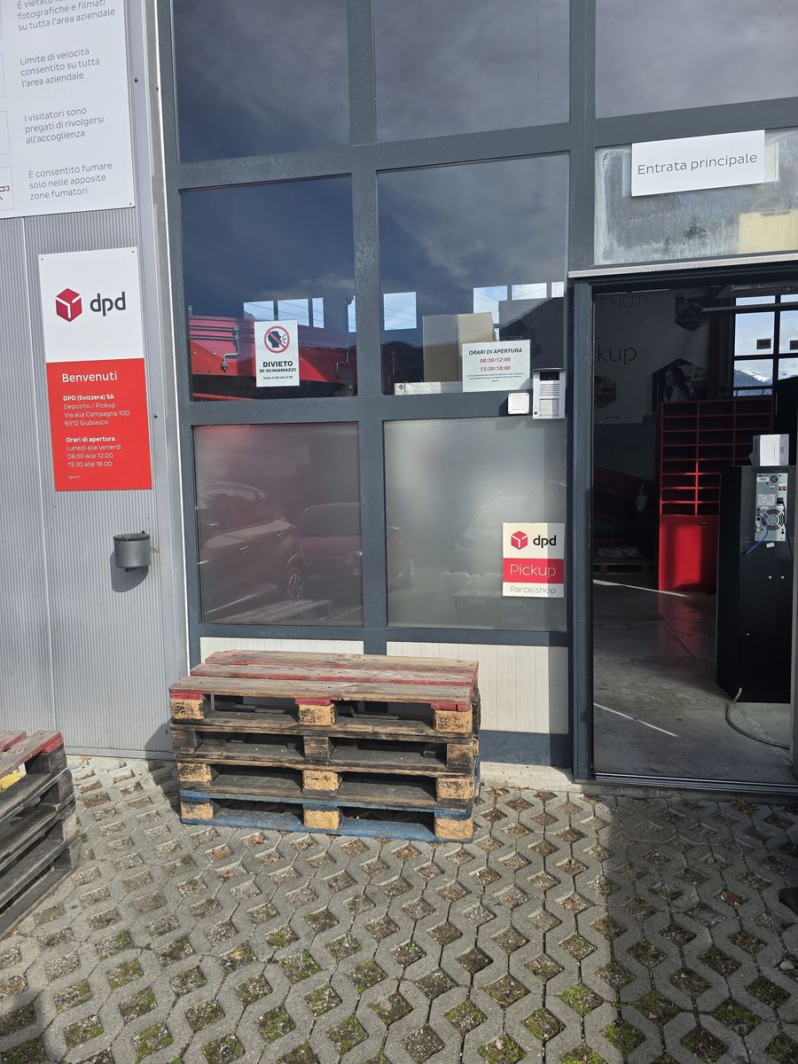 Lavoro di Pellicole opache e satinate per la privacy in Ticino realizzato da VAM Deco in Ticino (foto 13)