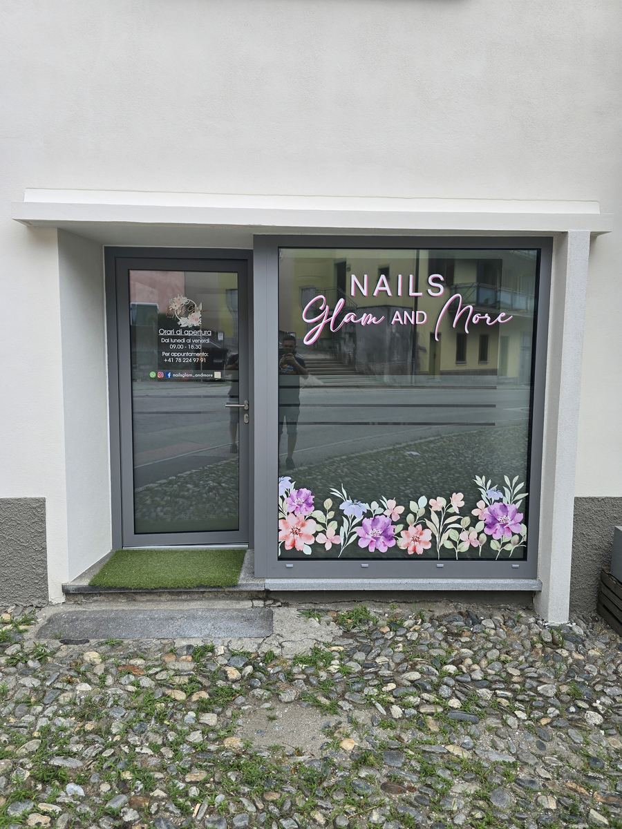 Lavoro di Pellicole opache e satinate per la privacy in Ticino realizzato da VAM Deco in Ticino (foto 14)