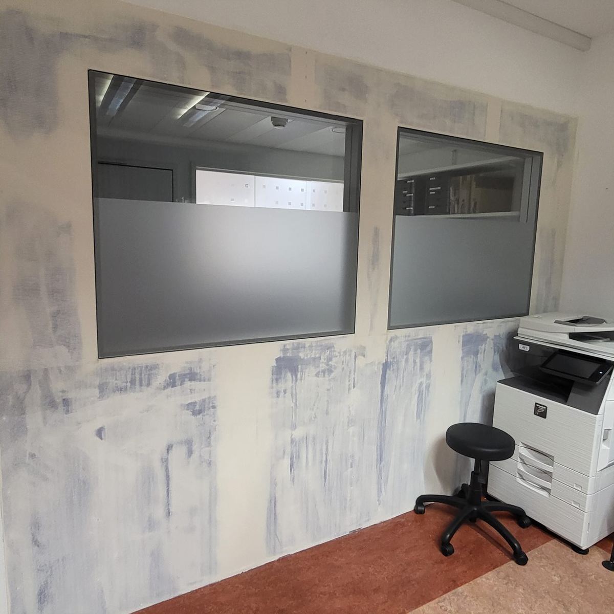 Lavoro di Pellicole opache e satinate per la privacy in Ticino realizzato da VAM Deco in Ticino (foto 15)