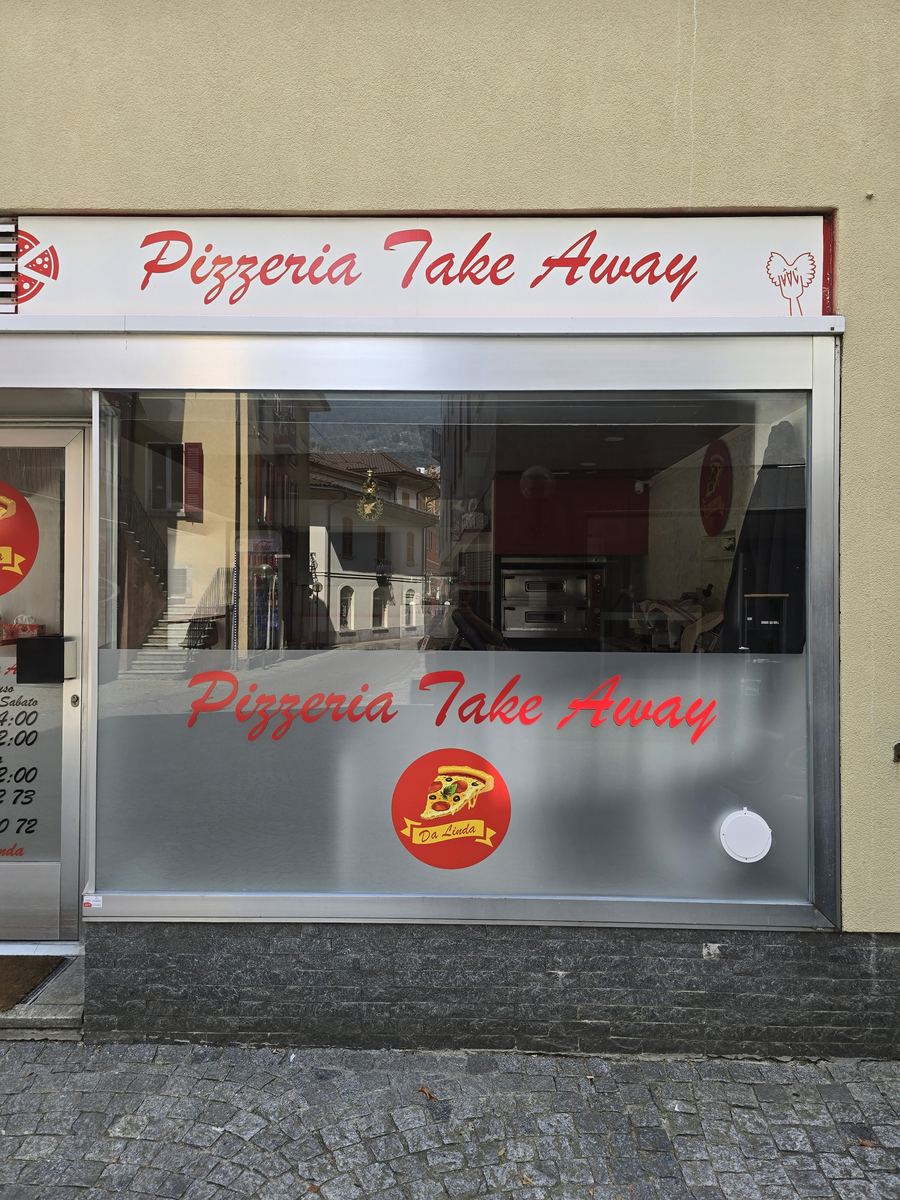 Lavoro di Pellicole opache e satinate per la privacy in Ticino realizzato da VAM Deco in Ticino (foto 17)